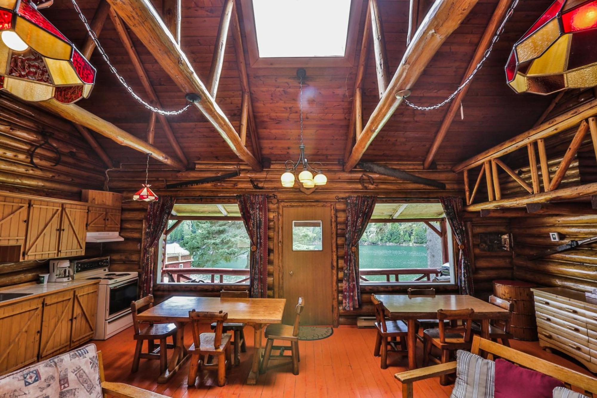 Kan-A-Mouche Pourvoirie Auberge Et Chalets Saint-Michel des Saints Bilik gambar