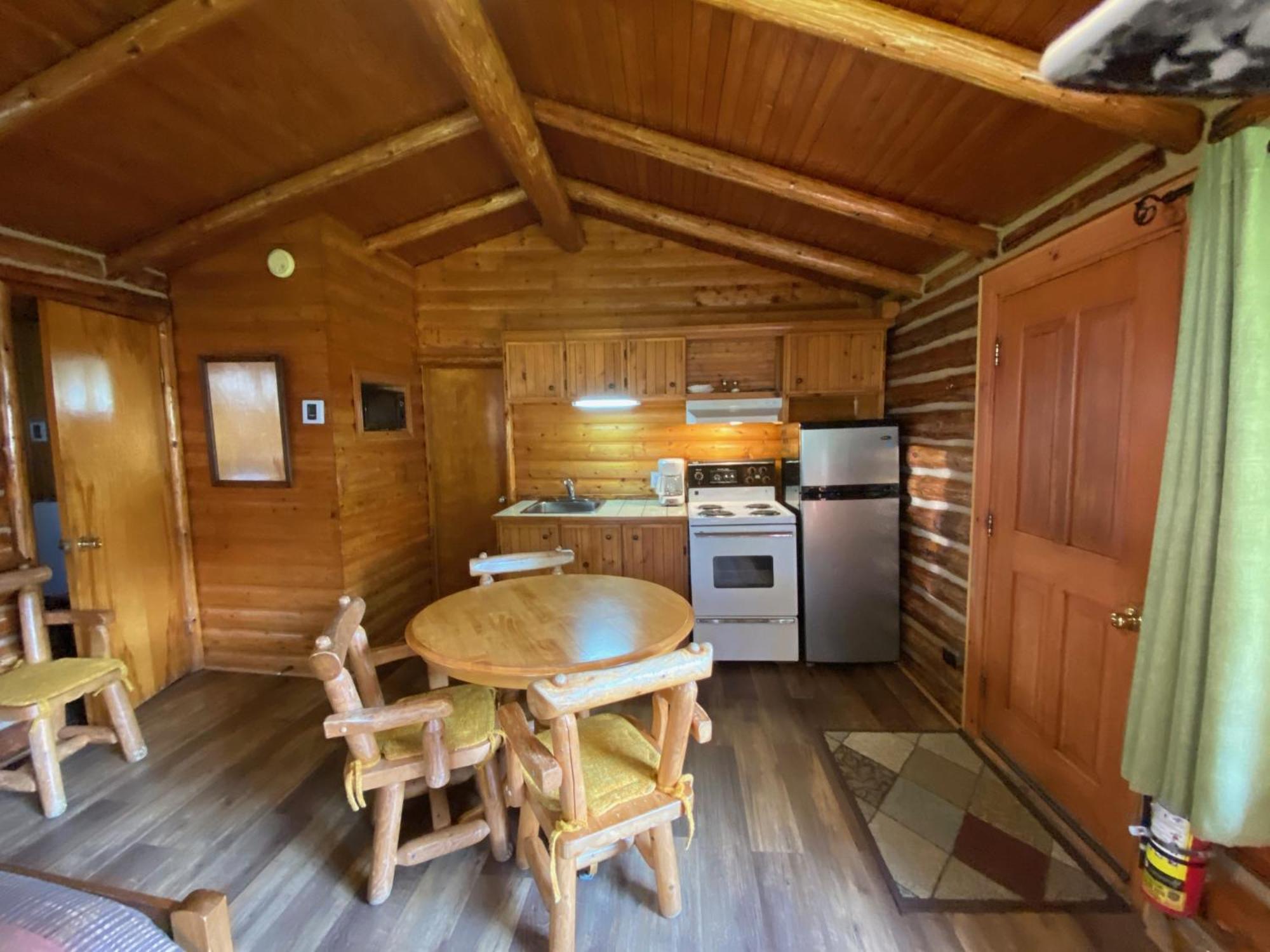 Kan-A-Mouche Pourvoirie Auberge Et Chalets Saint-Michel des Saints Bilik gambar