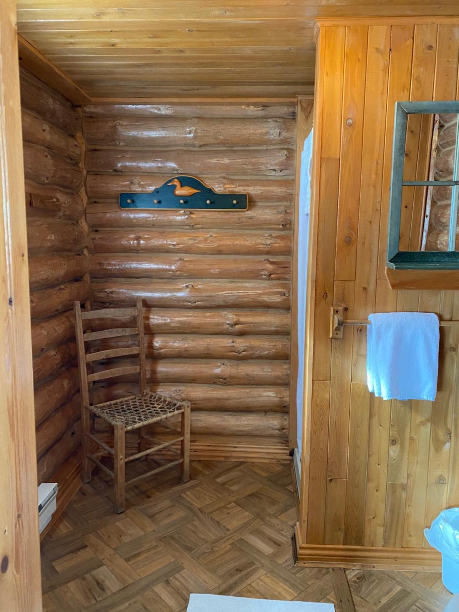Kan-A-Mouche Pourvoirie Auberge Et Chalets Saint-Michel des Saints Bilik gambar