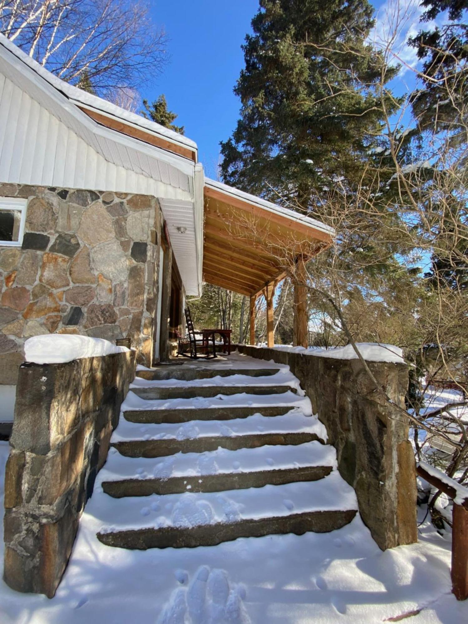 Kan-A-Mouche Pourvoirie Auberge Et Chalets Saint-Michel des Saints Luaran gambar
