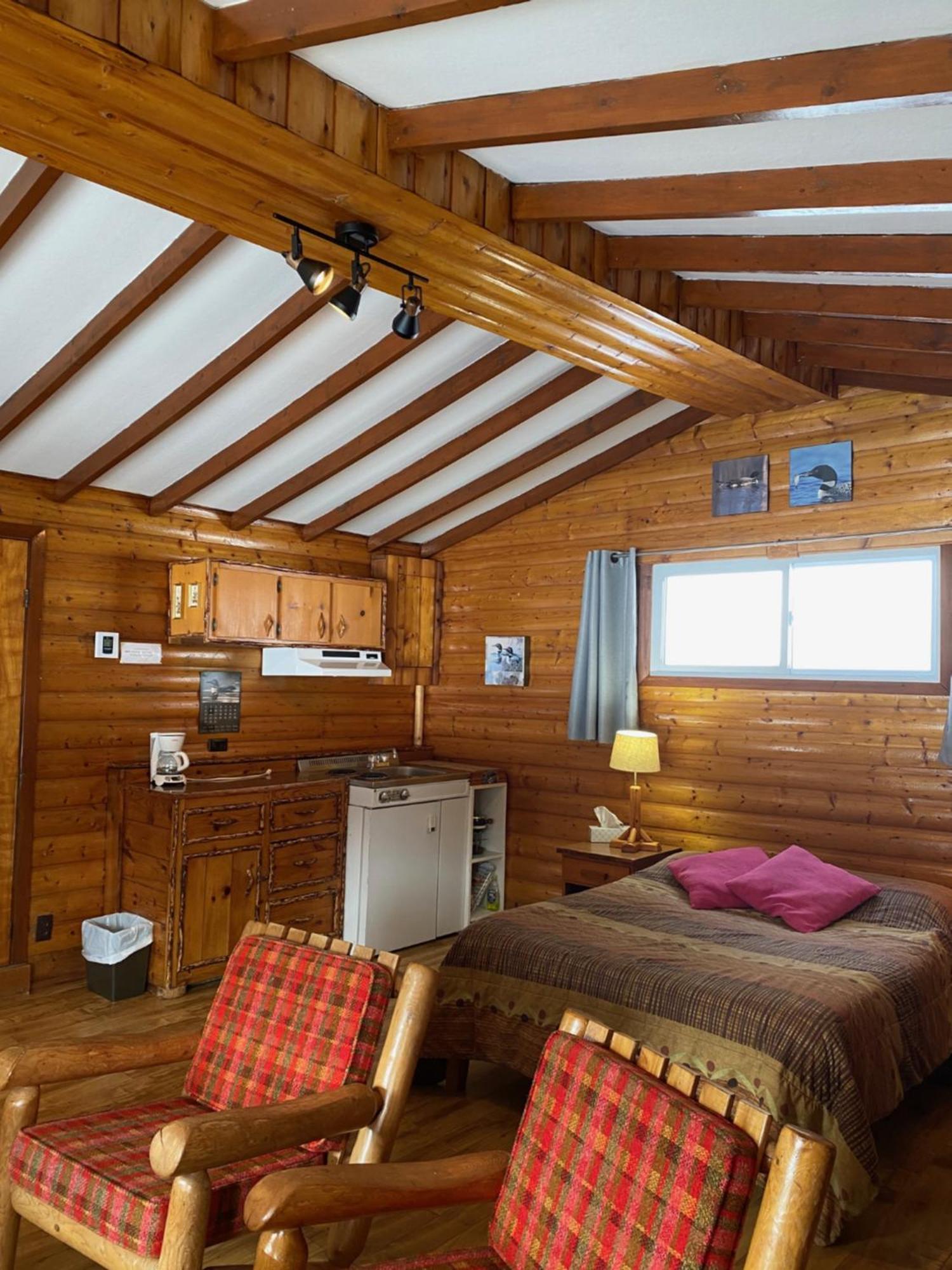 Kan-A-Mouche Pourvoirie Auberge Et Chalets Saint-Michel des Saints Bilik gambar
