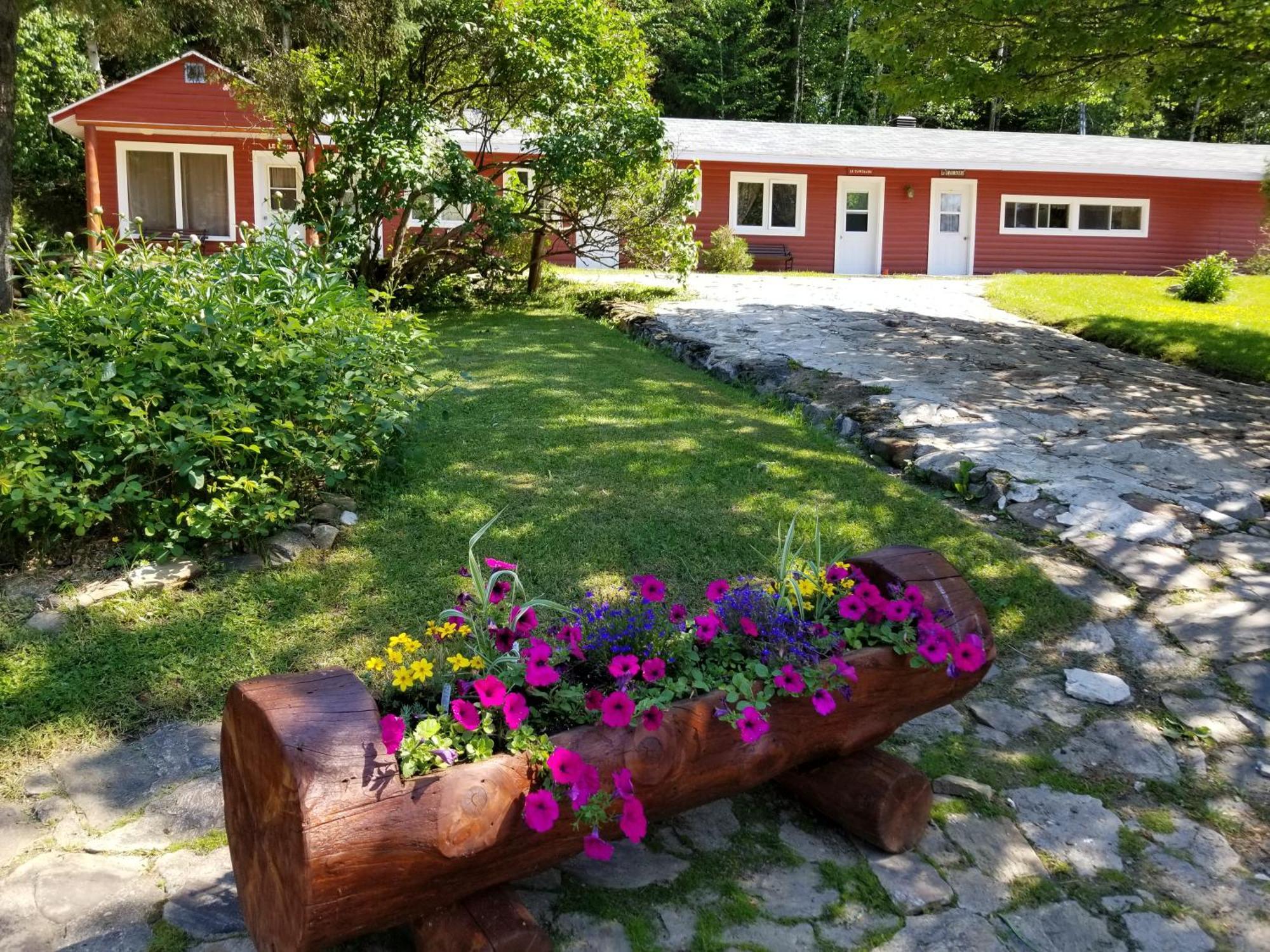 Kan-A-Mouche Pourvoirie Auberge Et Chalets Saint-Michel des Saints Luaran gambar