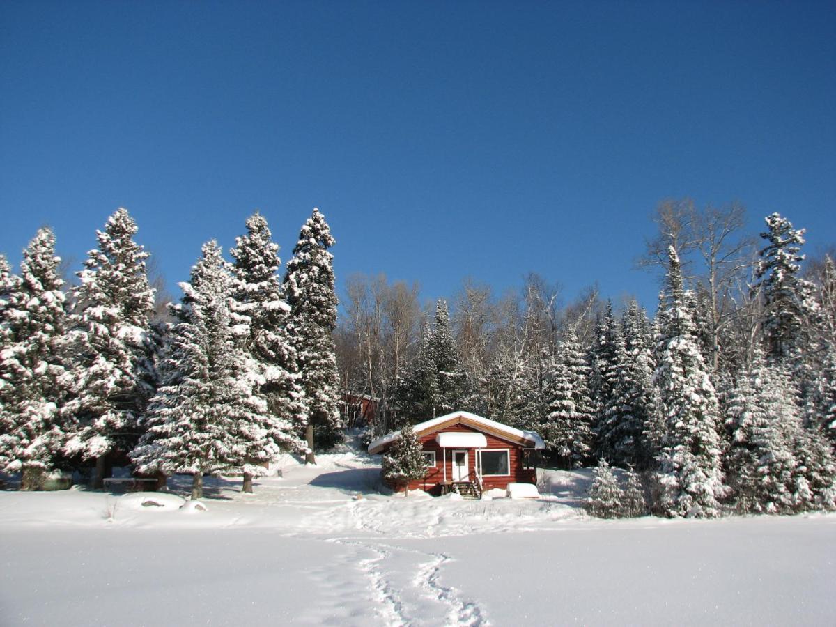 Kan-A-Mouche Pourvoirie Auberge Et Chalets Saint-Michel des Saints Luaran gambar